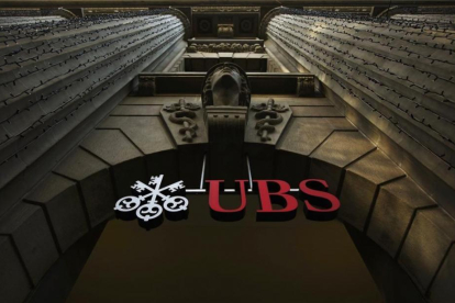 La sede del banco UBS en Zúrich, Suiza.-REUTERS