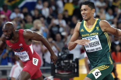 Van Niekerk entra vencedor en la final de los 400 metros.-