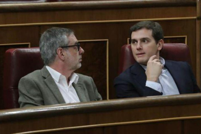 José Manuel Villegas y Albert Rivera, el martes, en el Congreso de los Diputados.-EFE / ZIPI