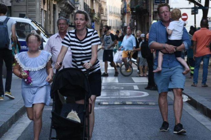 Los medios internacionales ha difundido numerosas fotos de turistas huyendo del lugar del atentado.-AP / GIANNIS PAPANIKOS