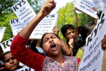Manifestación en protesta por la violación y el asesinato de la niña india de ocho años, en abril del 2018.-REUTERS / CATAHAL MCNAUGHTON