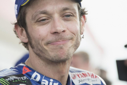 Valentino Rossi lamenta su caída al llegar a su box en Austin (Tejas).-MIRCO LAZZARI