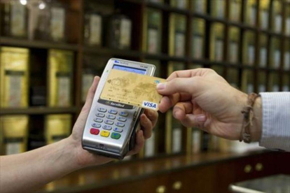 Pago con tarjeta de crédito.-EL PERIÓDICO