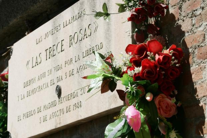 Acto de Homenaje a las ’Trece rosas’ en Madrid, en 2006.-JOSE RAMON LADRA