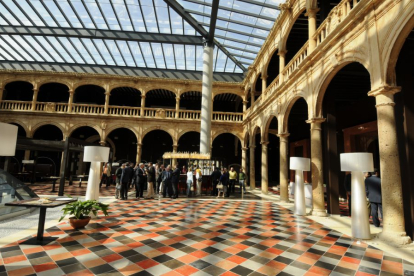 Interior de la antigua Universidad de Santa Catalina de El Burgo de Osma, hoy de uso hostelero. HDS