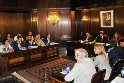 El Pleno ordinario de septiembre del Ayuntamiento de Soria, que se prolongó dos horas y media, marcó el inicio del curso político y de la legislatura.-VALENTÍN GUISANDE