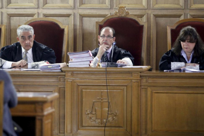 Los tres magistrados de la Audiencia Provincial de Soria.-VALENTIN GUISANDE