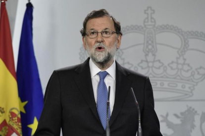 Mariano Rajoy anuncia la fecha de las elecciones, el pasado viernes 27 de octubre en la Moncloa.-/ AFP / JAVIER SORIANO