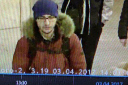 Los servicios de seguridad apuntan al joven Akbarzhon Djaliliv como el autor de la masacre del metro de San Petersburgo.-VK.COM