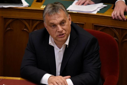 El primer ministro de Hungría, Viktor Orbán, durante el debate en el Parlamento.-TAMAS KAZSAS
