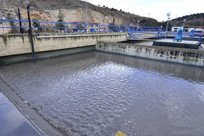 La actual depuradora de aguas residuales de Soria. / VALENTÍN GUISANDE-