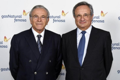 El presidente de Gas Natural, Isidre Fainé, (izquierda) con el consejero delegado, Rafael Villaseca.-David Campos