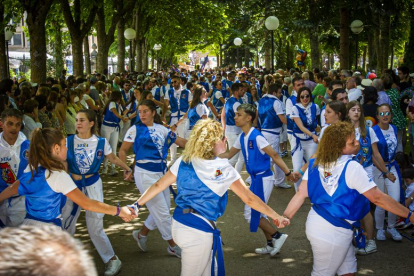 Desfile de peñas en el Domingo de calderas - MARIO TEJEDOR (7)