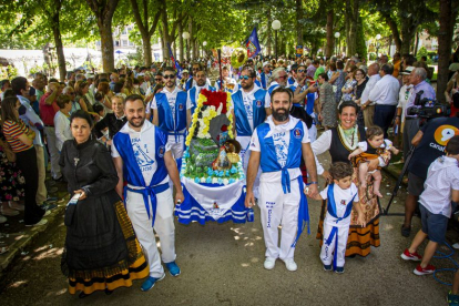 Desfile de peñas en el Domingo de calderas - MARIO TEJEDOR (13)