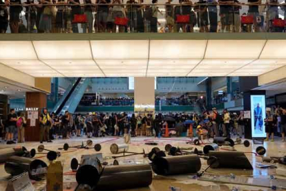 Las protestas prodemocráticas llegan a los centros comerciales de Hong Kong.-AP / VINCENT YU