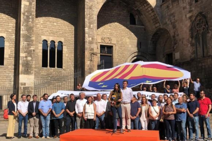 Acto de Ciutadans en la plaza del Rei durante la Diada.-JULIA REGUÉ
