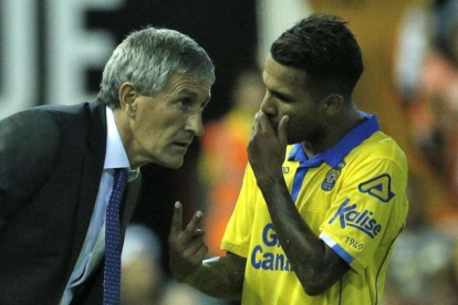 Quique Setién y Jonathan Viera, dos de los artífices del éxito de Las Palmas.-EFE / MANUEL BRUQUE
