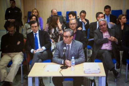 Diego Torres declara en el juicio por el 'caso Nóos', en una imagen recogida de la pantalla de la sala de prensa de la Escuela Balear de la Administración Pública, donde se celebra el juicio.-EFE