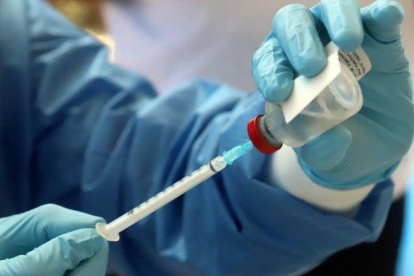 Una vacuna administrada para la curación del ébola.-KENNY KATOMBE
