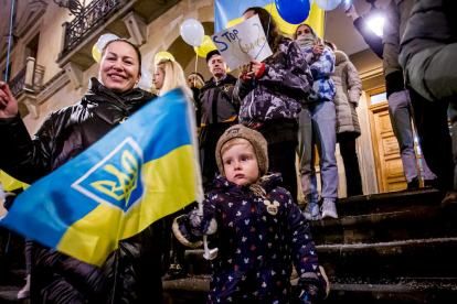Concentración de apoyo al pueblo ucraniano. MARIO TEJEDOR (38)