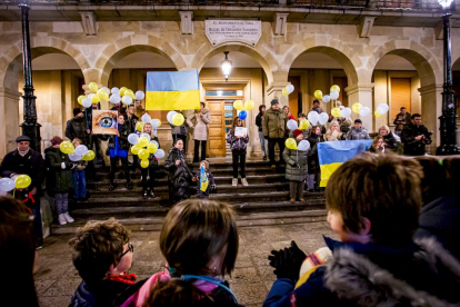 Concentración de apoyo al pueblo ucraniano. MARIO TEJEDOR (31)