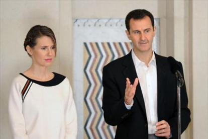 Asma y Bashar el Asad, en un acto en Damasco, en marzo.-ARCHIVO / AFP