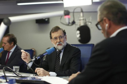 Mariano Rajoy entrevistado en la COPE.-/ DIEGO CRESPO