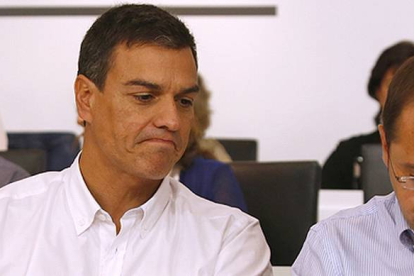 El líder del PSOE ofrece un gran pacto para dar respuesta a la crisis humanitaria en Europa.-DAVID CASTRO