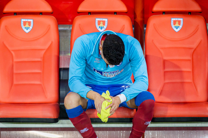 Decepción en el Numancia tras consumarse el descenso a Segunda Federación. MARIO TEJEDOR