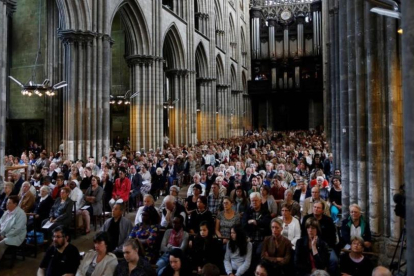 Panorámica del interior de la catedral de Rouen, durante la misa en memoria del sacerdote Jacques Hamel, este domingo.-AFP / CHARLY TRIBALLEAU