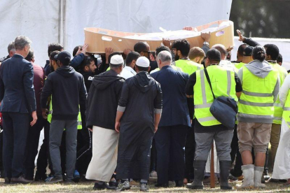 Entierro de las víctimas del atentado en dos mezquitas de Nueva Zelanda.-EFE / EPA/AAP