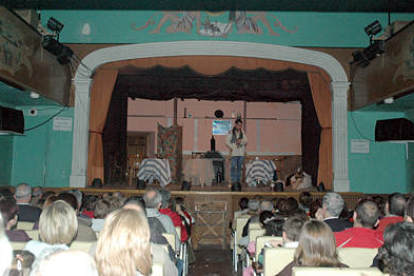 La representación de Muñeca de Trapo por el Grupo La Bombonera en la última Muestra de Teatro Fiestas del Jesús. / CHUSJA ANDRÉS-