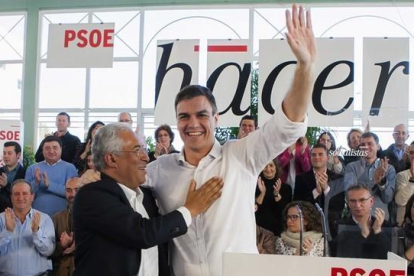 El secretario general del PSOE, Pedro Sánchez, junto al primer ministro luso, Antonio Costa, durante un acto de hermanamiento con los socialistas portugueses.-OTO / EFE