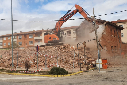 Trabajos de demolición del antiguo cuartel de San Esteban.-A.H.