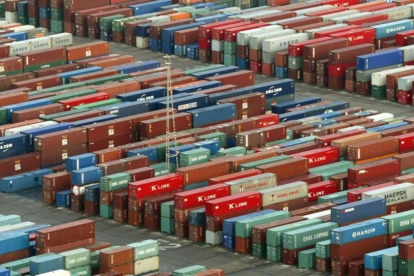 Contenedores en el puerto de Barcelona, en una imagen de archivo.-ALVARO MONGE