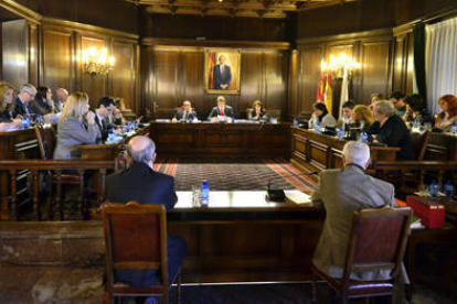 Pleno municipal ayer en el Ayuntamiento. ÁLVARO MARTÍNEZ-