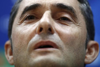 Ernesto Valverde, en una rueda de prensa en Sant Joan Despí.-MANU FERNANDEZ