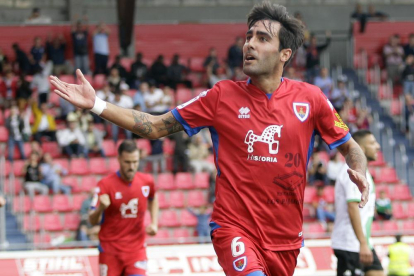 Alberto Escassi celebra el gol frente al Extremadura el pasado sábado.-MARIO TEJEDOR