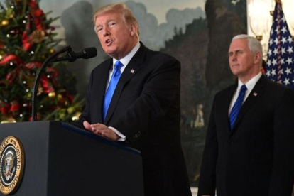 El presidente de EEUU, Donald Trump, acompañado del vicepresidente, Mike Pence, durante su comparecencia sobre Jerusalén-MANDEL NGAN / AFP