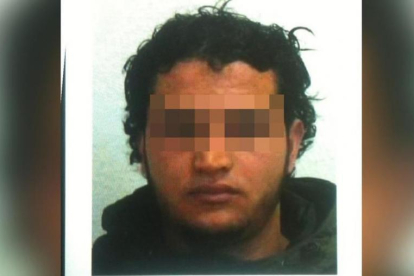 Fotografía de Anis A., el tunecino al que policía alemana busca como autor del ataque de Berlín.-