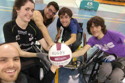 El equipo Fundación Vital Zuzenak, uno de los cuatro que participará en el Campeonato de rugby en silla de ruedas.-HDS