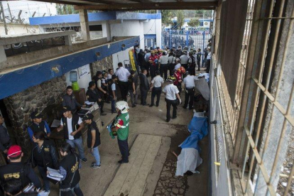 Un motín entre prisioneros en una prisión de Guatemala.-AP