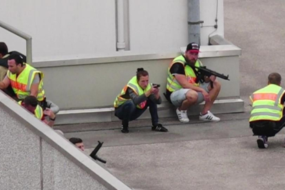 Intervención policial en Munich durante el atentado del pasado 22 de julio en un centro comercial.-MARC MUELLER / GETTY IMAGES