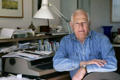 James Salter, en su casa de Bridgehampton, en Nueva York, en una imagen del 2005.-Foto: AP/ ED BETZ