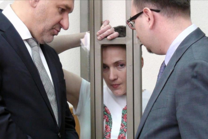La piloto militar ucraniana, Nadiya Savchenko, en un momento de su juicio en Donets-AFP