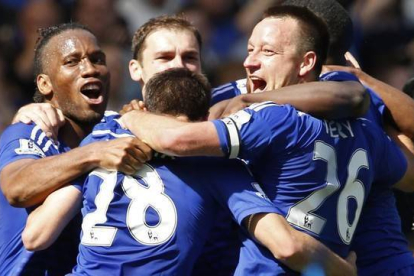 Los jugadores del Chelsea celebran la Premier en Stamford Bridge.-Foto: REUTERS / JOHN SIBLEY