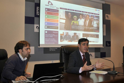 Pardo, durante la presentación de la nueva web de la Diputación.-VALENTÍN GUISANDE