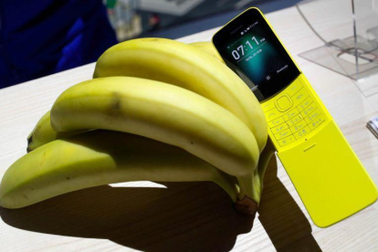 El nuevo Nokia 8110.-YVES HERMAN (REUTERS)