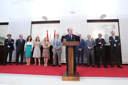 El presidente de la Junta de Castilla y León, Juan Vicente Herrera, preside la firma de los acuerdos sobre la implantación de nuevas enseñanzas de grado y de máster en el periodo 2016-2019 con los rectores de las universidades públicas y privadas-ICAL