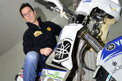 José Antonio Durán y su Yamaha con la que participará en el rallye. / Álvaro Martínez -